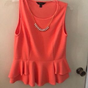 Coral Thalia Sodi top with chain link